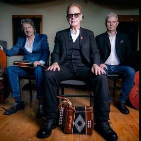Oysterbands John Jones, Ray Cooper, Al Scott 17.10.2026 Music Hall