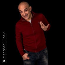 Django Asül - Zu seiner Zeit 27.02.2028 Berliner Kabarett-Theater Die Wühlmäuse